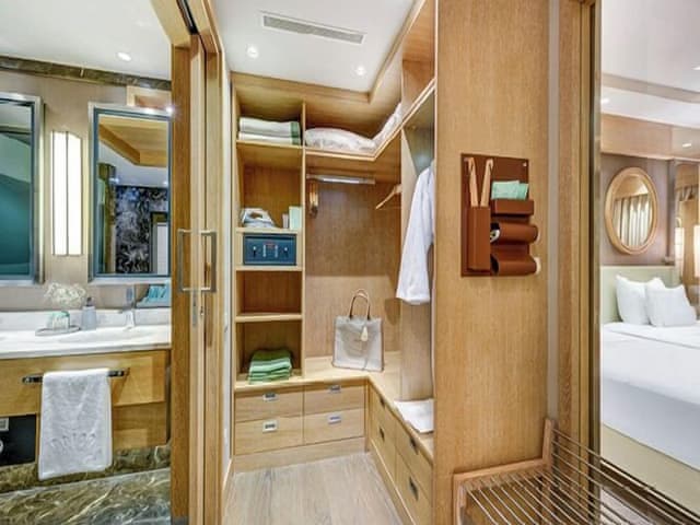 Pearl Pool Room