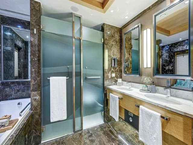 Pearl Pool Room