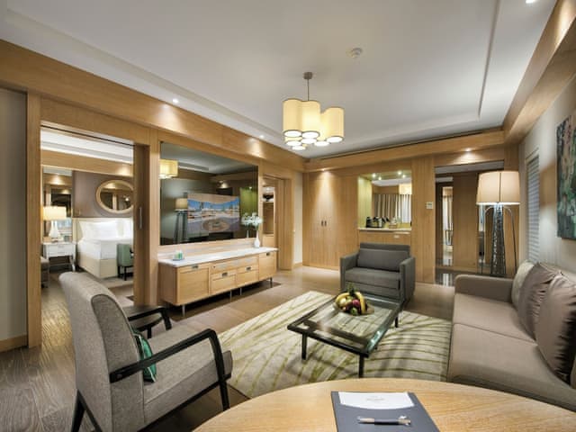 Pearl Pool Suite