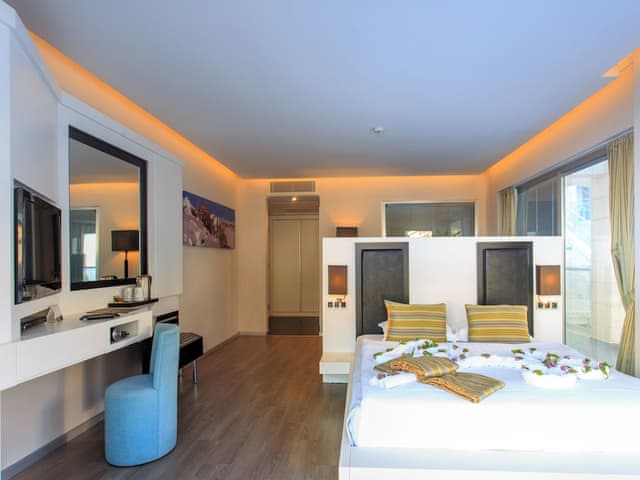 Superior Room, Jetted Tub