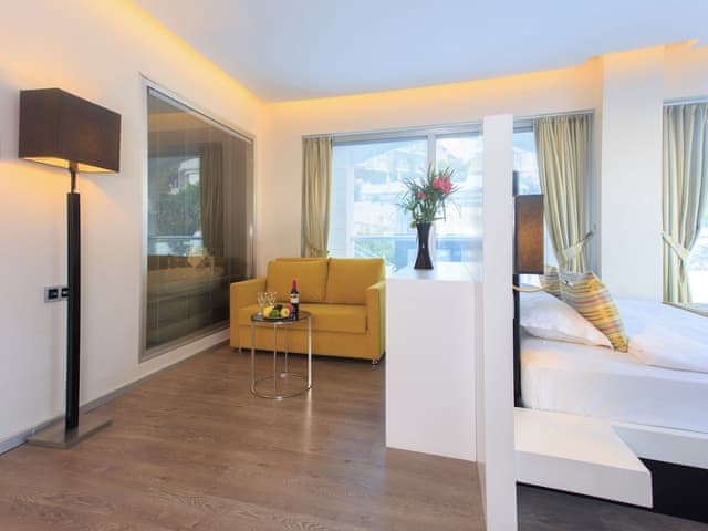 Superior Room, Jetted Tub