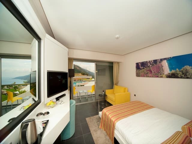 Standard Room, Partial Sea View