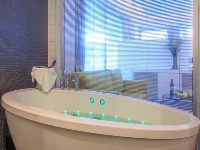 Superior Room, Jetted Tub