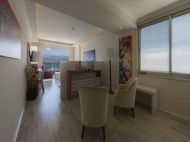 Jakuzili Delüks Oda