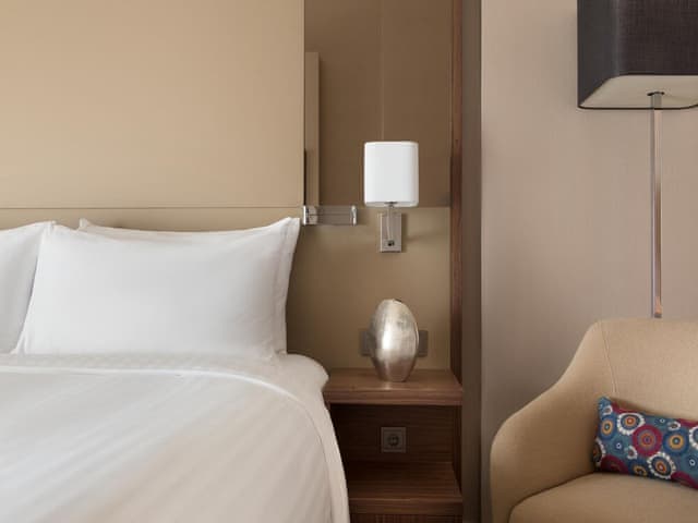 Deluxe Room, 1 King Bed, City View