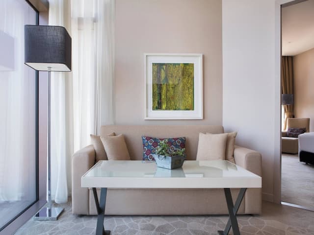 Executive Suite, 1 King Bed with Sofa bed, Corner (Lounge Access)