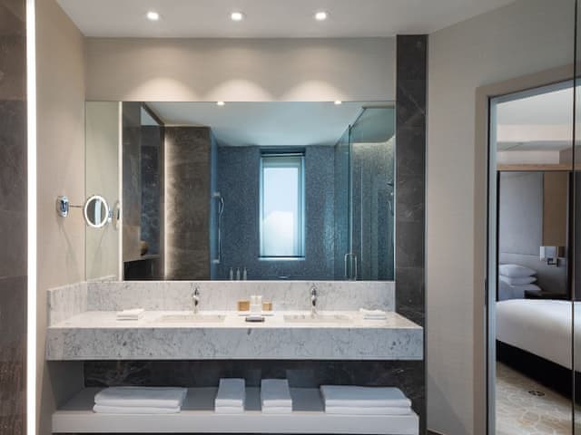 Executive Suite, 3 Bedrooms, Non Smoking