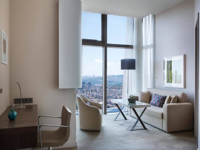 Executive Suite, 1 King Bed with Sofa bed, Corner (Lounge Access)