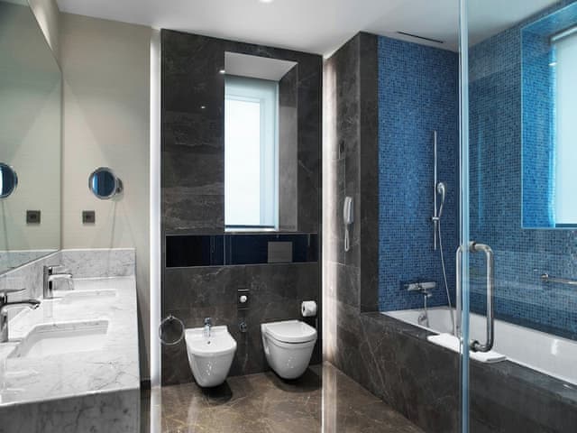 Executive Suite, 1 King Bed with Sofa bed, Corner (Lounge Access)