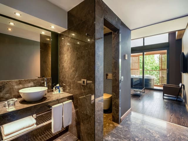 Suite, Jetted Tub (Loft)