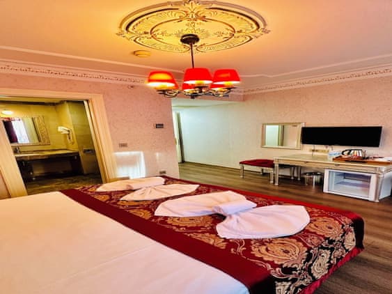 Deluxe Triple Room, City View