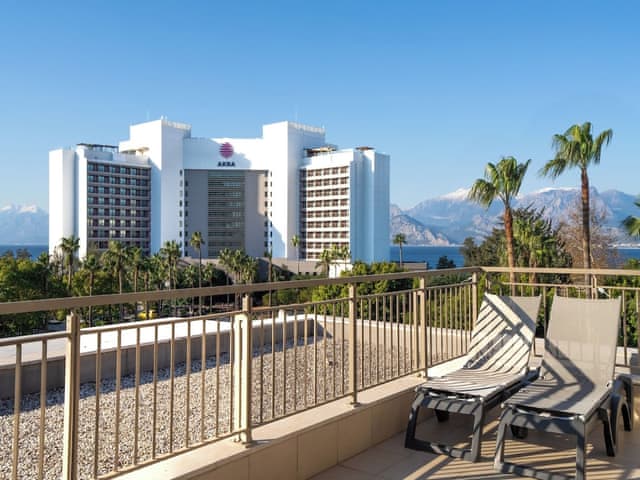 Suite, Balcony, Sea View (V Casual)