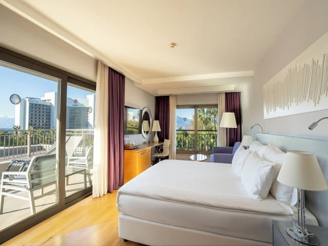 Suite, Balcony, Sea View (V Casual)