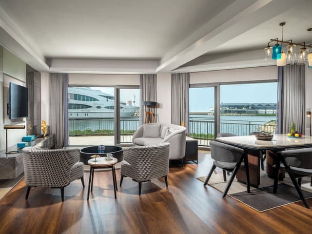 Panoramic Suite, 1 King Bed, Sea View