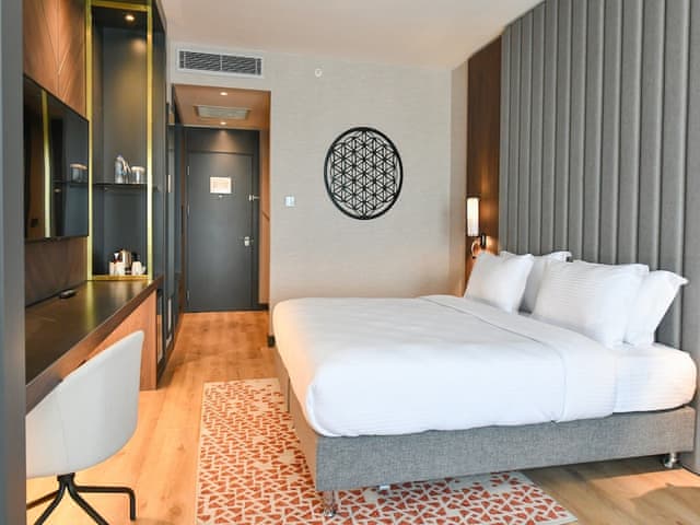 Premium Room, 1 King Bed, Non Smoking, Club Lounge Access