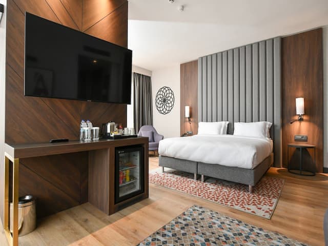 Junior Suite, 1 King Bed, Smoking