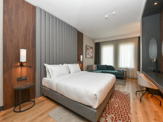 Premium Room, 1 King Bed, Non Smoking, Club Lounge Access