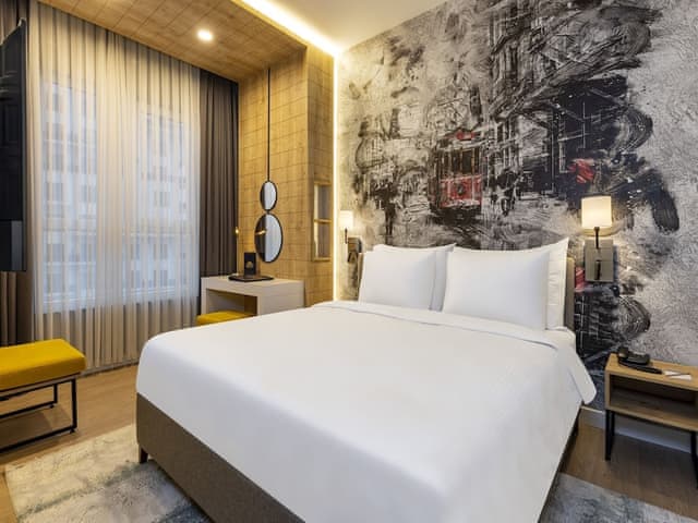 Junior Suite, 1 King Bed, Non Smoking, Balcony