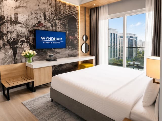 Junior Suite, 1 King Bed, Non Smoking, Balcony