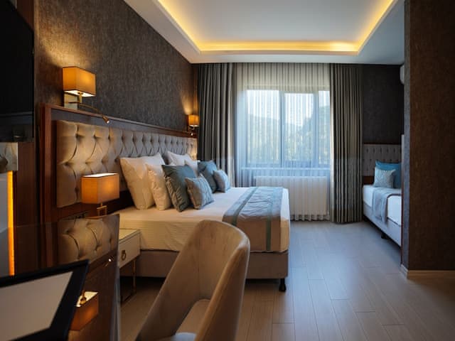 Family Room with Jacuzzi