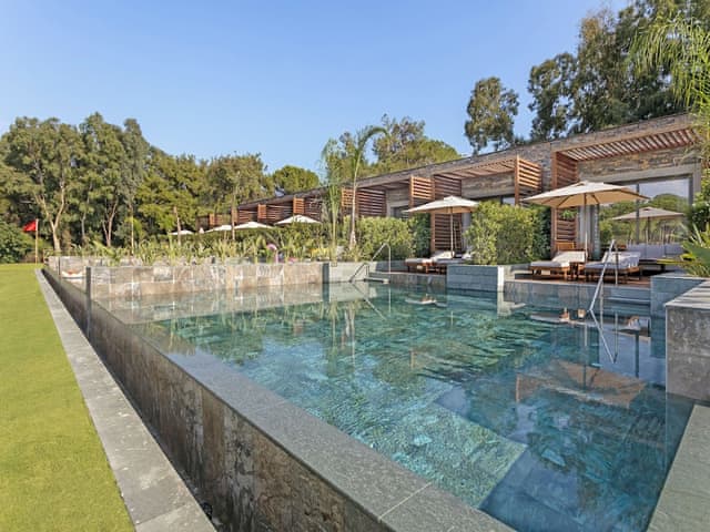 Lagoon Golf Family Swim-up