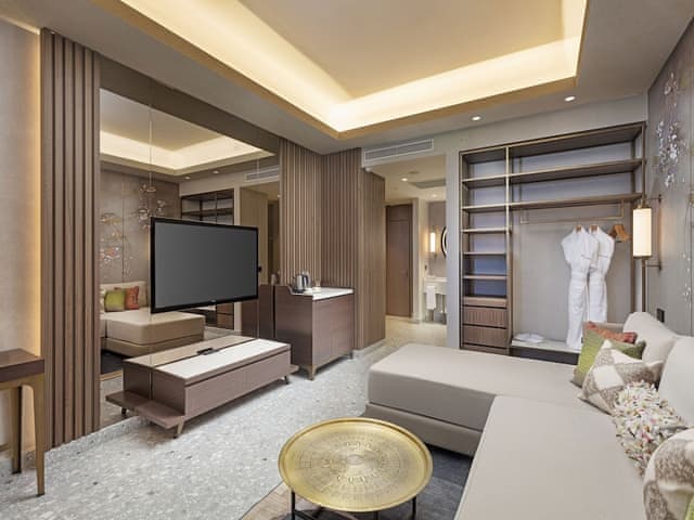 Family Room, Golf View