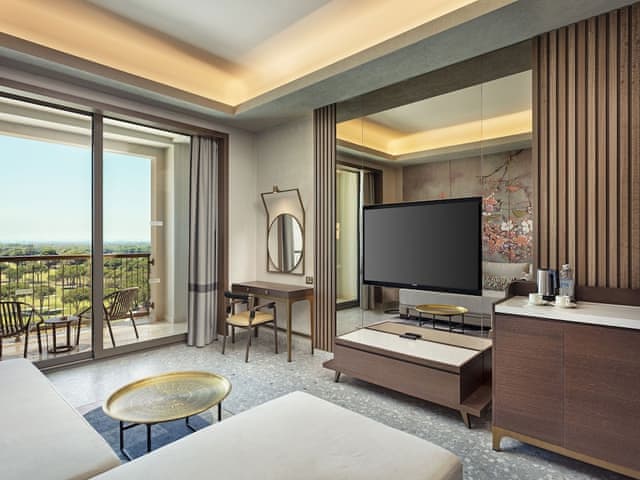 Family Room, Golf View