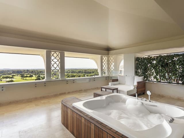 Family Roof Suite with Jacuzzi