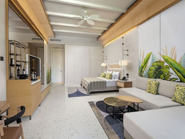 Lagoon Beach Swim-up