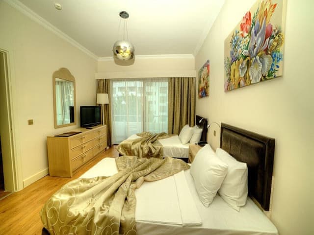 Delüks Üç Kişilik Oda, Balkonlu, Bahçe Manzaralı