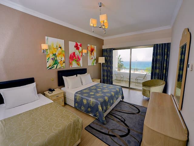 Delüks Üç Kişilik Oda, Balkonlu, Deniz Manzaralı