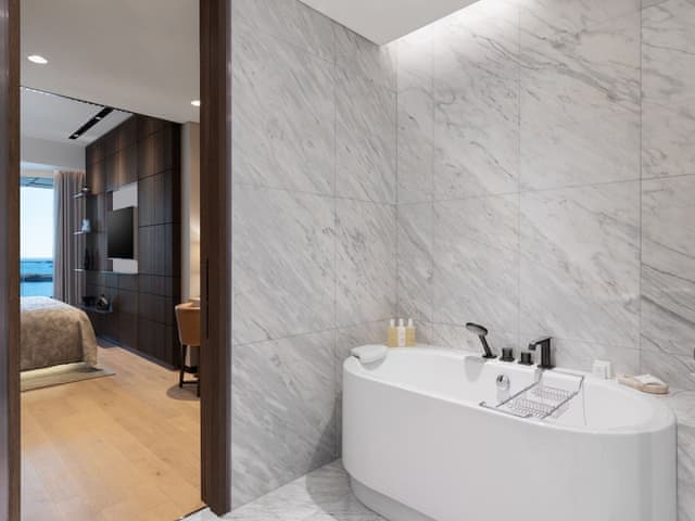 Spacious Two Bedroom Residence, Executive lounge access, 2 King, Sea view, Balcony