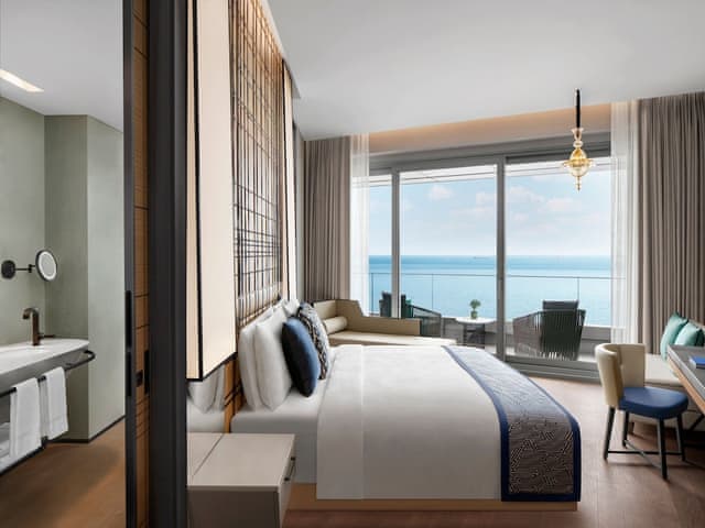 Deluxe Panoramic Sea View, Guest Room, 1 King, Balcony
