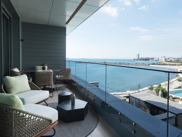 Supreme Four Bedroom Residence, Executive lounge access, 2 Queen, 1 King, 1 Twin, Sea view, Balcony