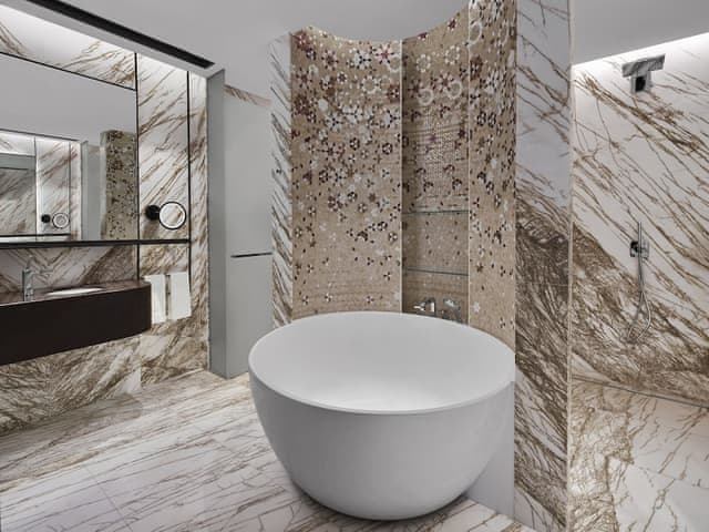 Executive Suite, Executive lounge access, 1 King, Sea view, Balcony