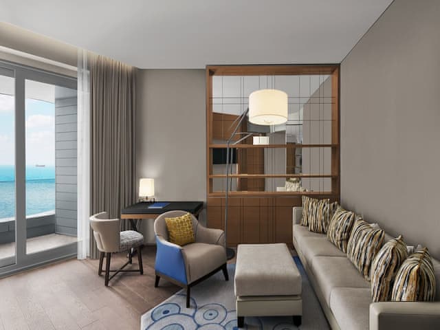 Elite Suite Partial View, Executive lounge access, 1 King, Sea view, Balcony