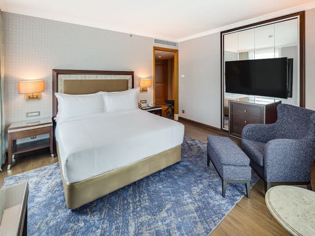 Deluxe Room, 1 King Bed, City View