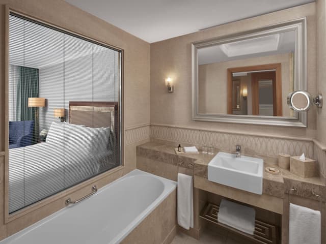 Superior Room, 1 King Bed, City View