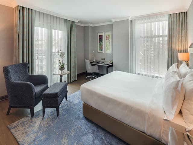 Deluxe Room, 1 King Bed, City View