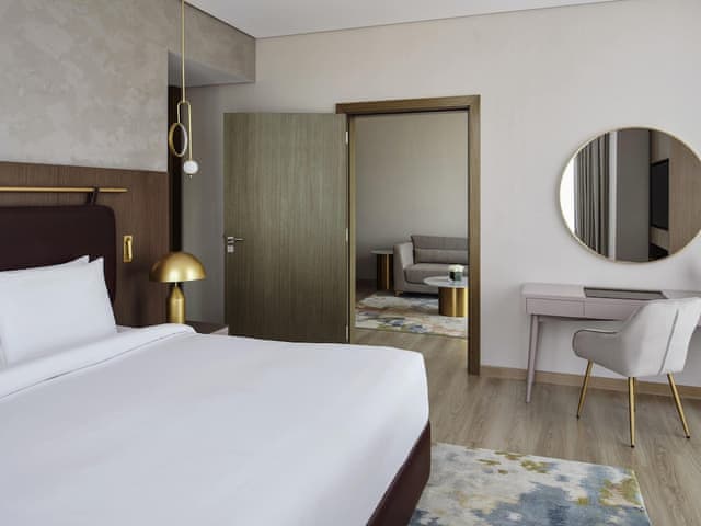 Superior Suite, 1 King Bed, City View