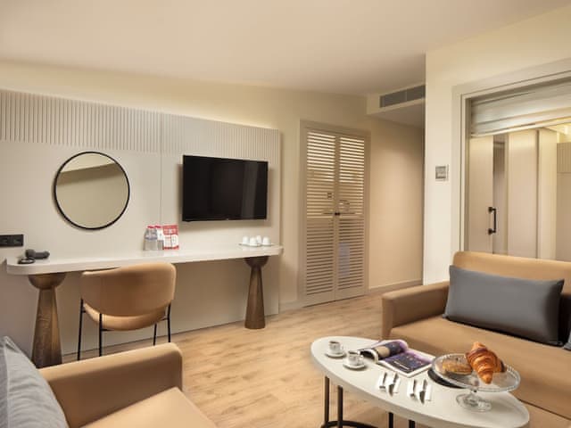 Family Suite, Air conditioning, City View