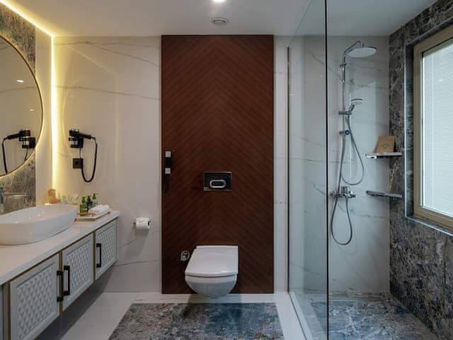 Aphrodite Pool Suite (2+1 Land view)