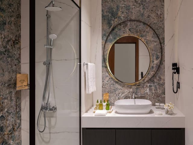 Superior Room, Land View