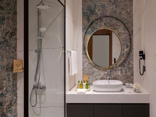 Superior Room, Land View