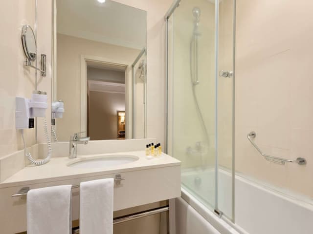 Deluxe Suite, Non Smoking (1 King Bed, 1 Single Bed)