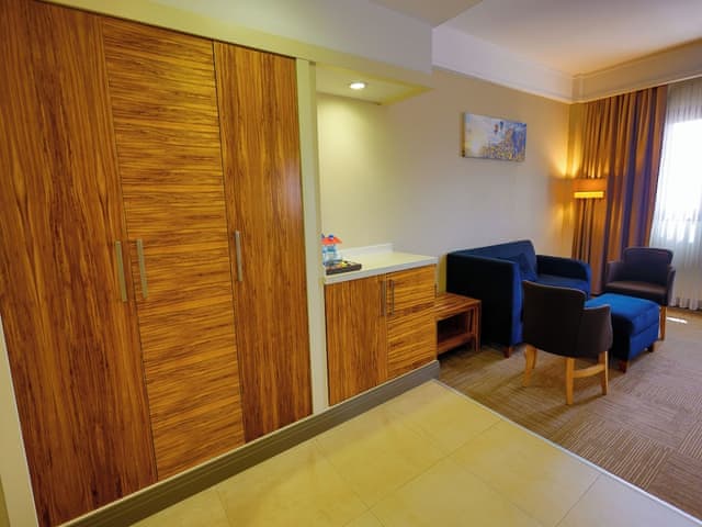 Deluxe Suite, Non Smoking (1 King Bed, 1 Single Bed)