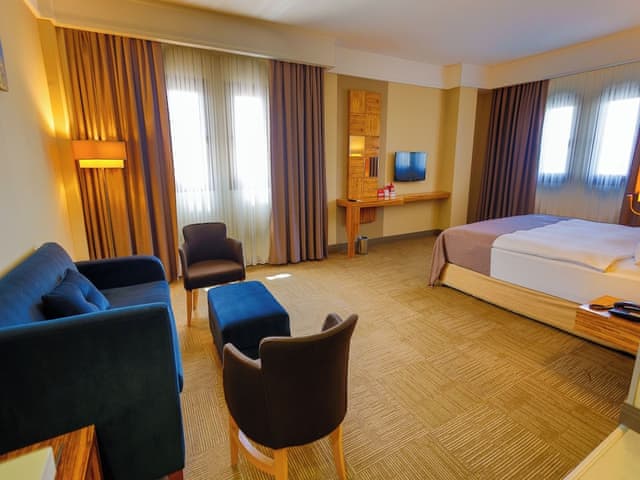 Deluxe Suite, Non Smoking (1 King Bed, 1 Single Bed)