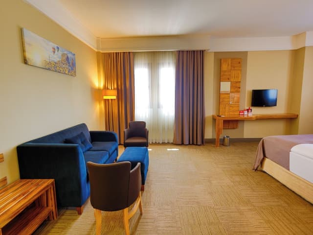 Deluxe Suite, Non Smoking (1 King Bed, 1 Single Bed)