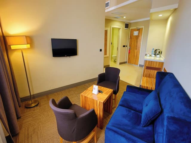 Junior Suite, Non Smoking (1 Queen Bed, 2 Single Beds)