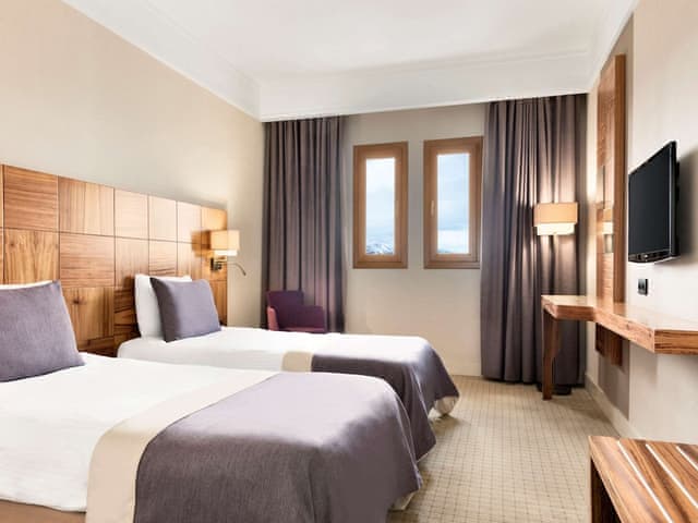 Standard Room, Non Smoking (3 Twin or 1 French Bed and 1 Single)